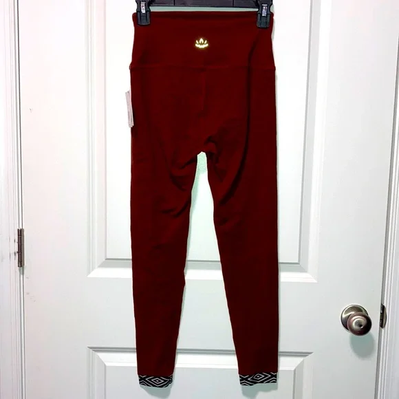 Beyond Yoga Red Rock Leggings - Picture 4 of 7